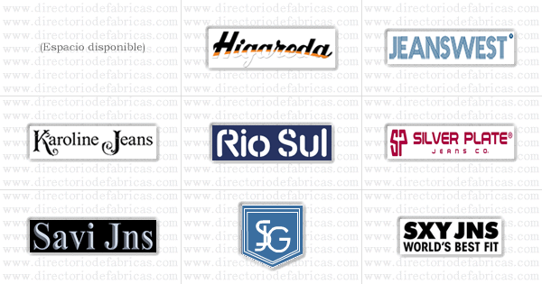 Muro con logotipos de fabricantes de pantalones en México